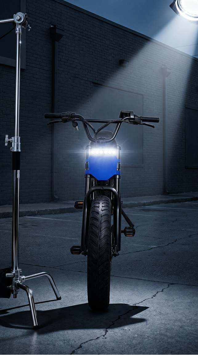 Knutzz e-bike light at night